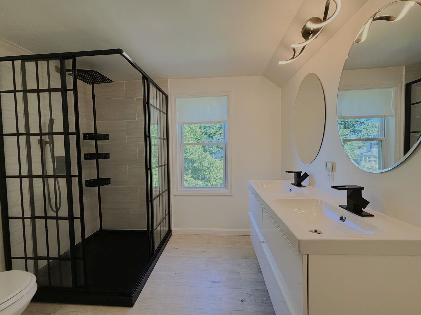 Beautifully Renovated Home with Dedicated Home Office in a Quiet Neighborhood – photo 4