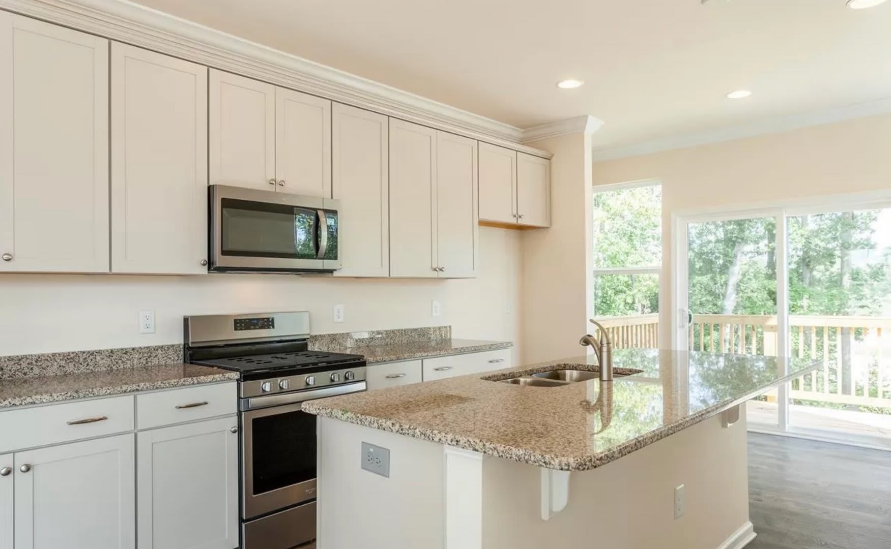 Room In 4 Bedroom Townhome At Chattering Lory Ln – photo 2