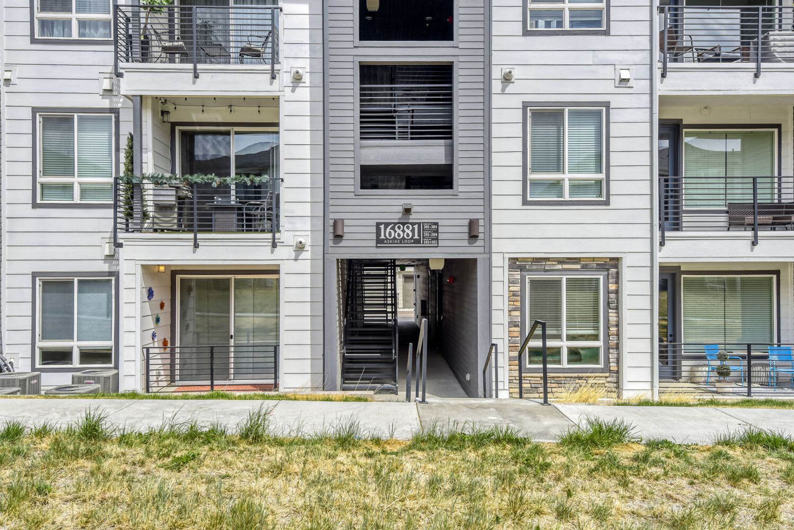 Contemporary Parker Condo – photo 5