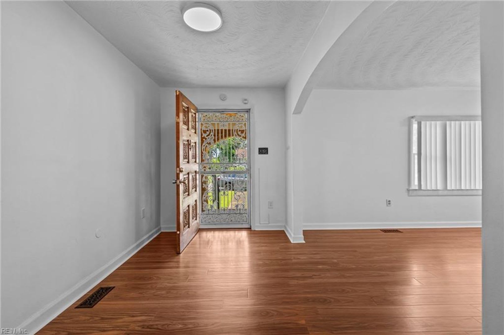 3 bedroom in Cavalier Manor – photo 3