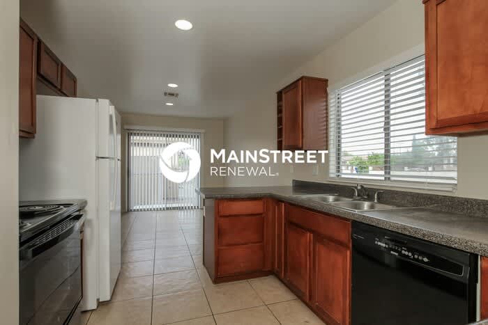 2133 East 35th Street – photo 4