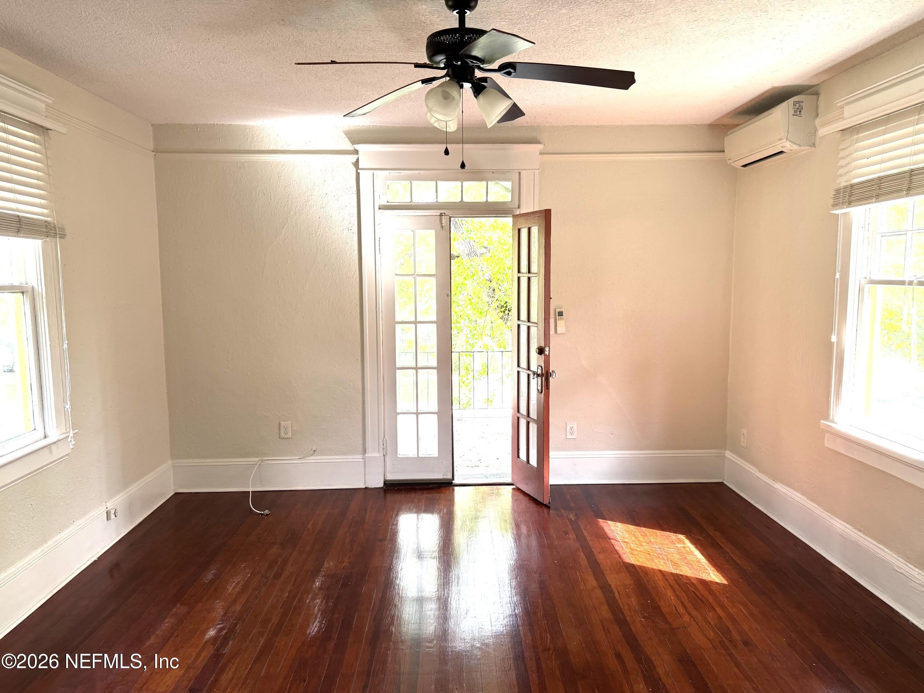 2116 HERSCHEL Street – photo 5