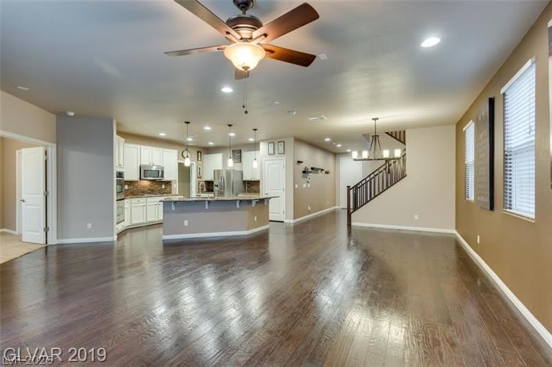 1077 Hickory Park Street – photo 5
