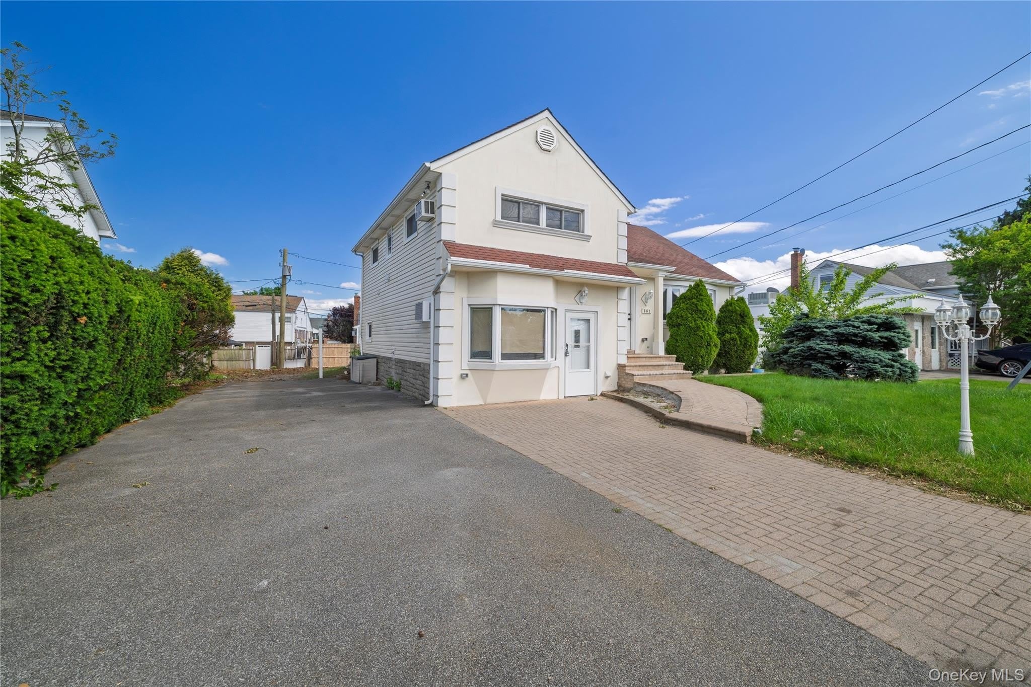 561 Woodbury Road – photo 2