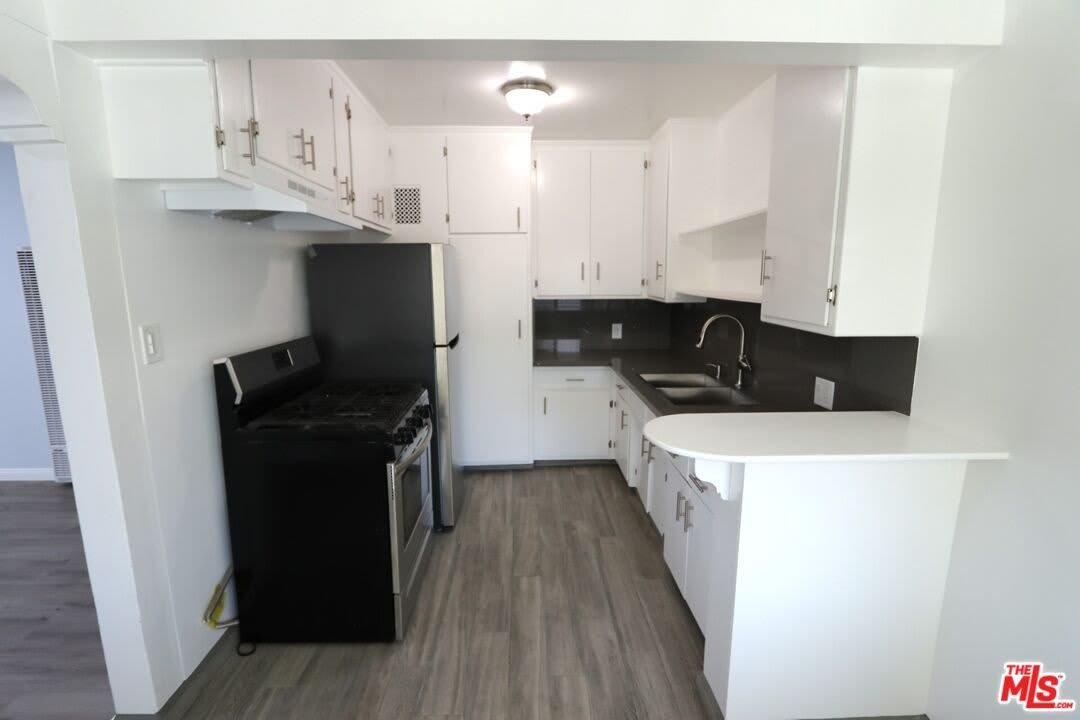 183 W Elmwood Ave – photo 2