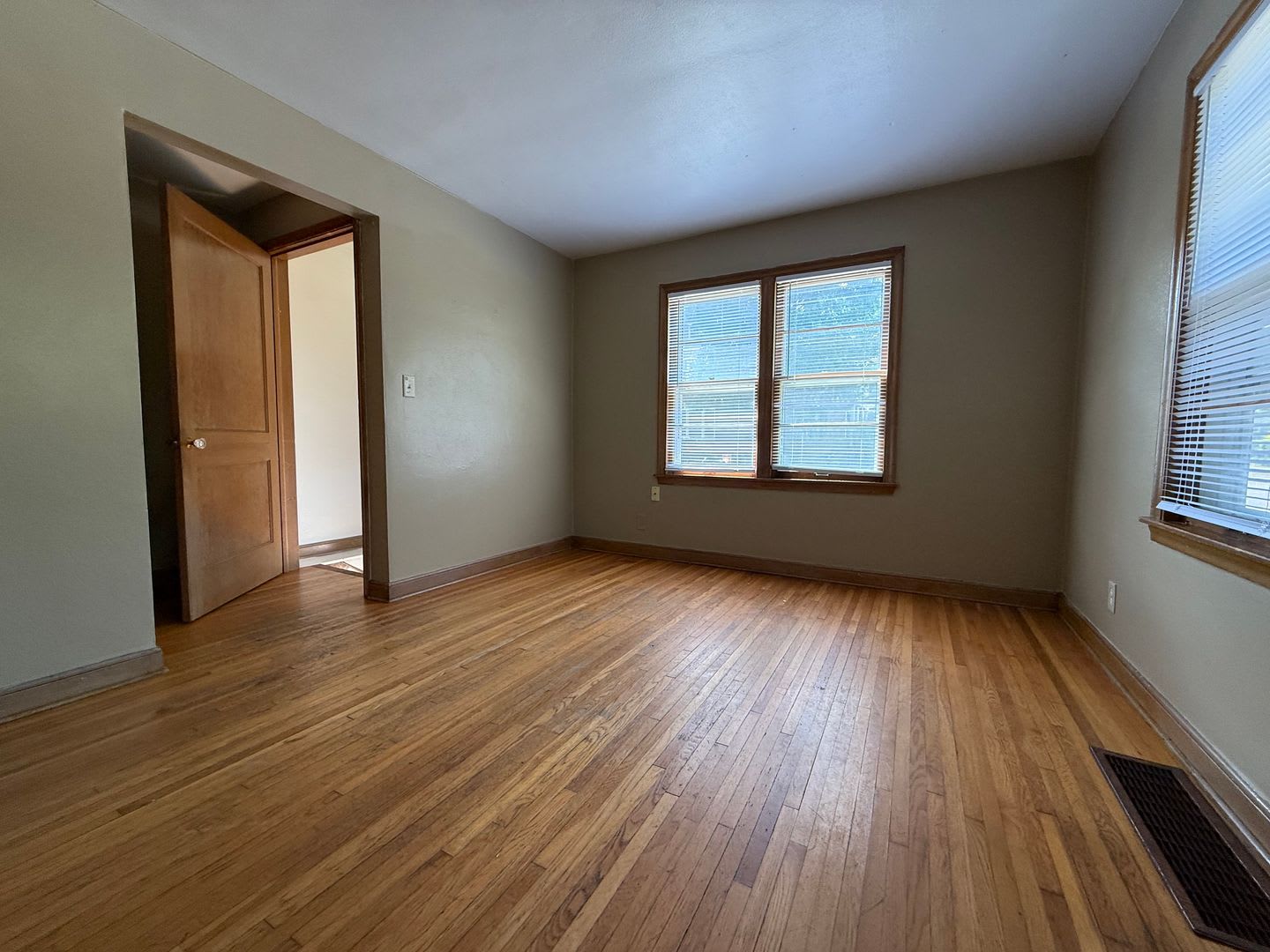 Great 2+ Bedroom Single Family Home off West 7th in St Paul – photo 3