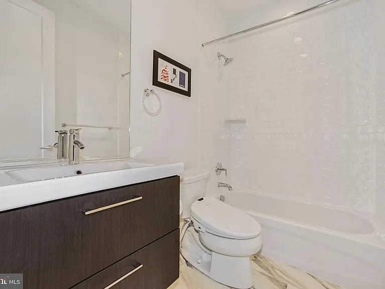 1030 Perry Street Northeast – photo 5