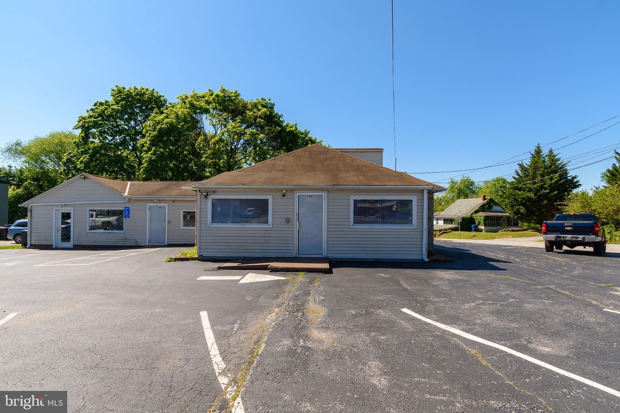 1092 W Lincoln Highway – photo 1