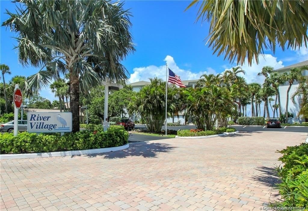 350 NE Edgewater Drive – photo 2