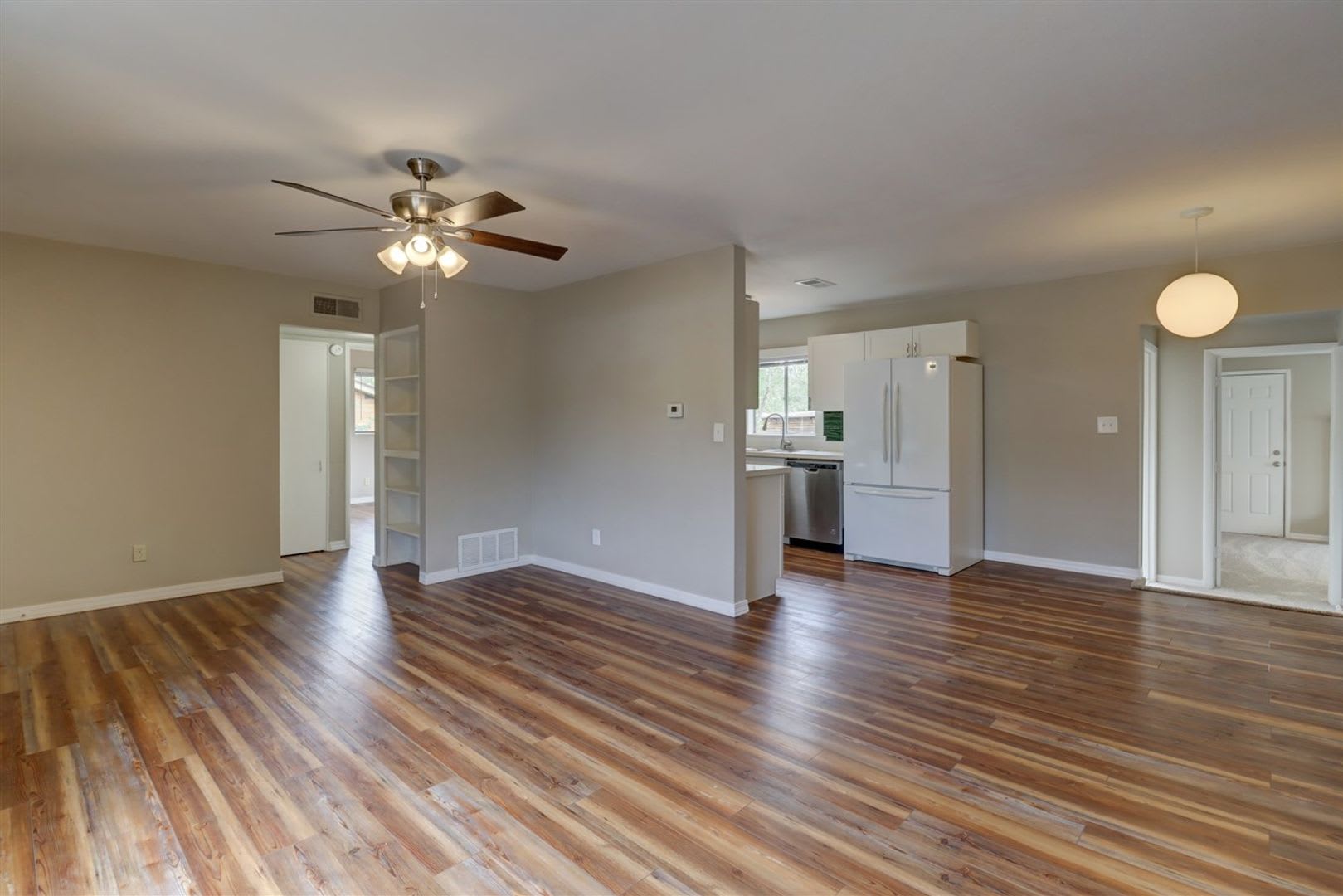 Price reduced. College students welcome in this 4 bedroom home! – photo 5