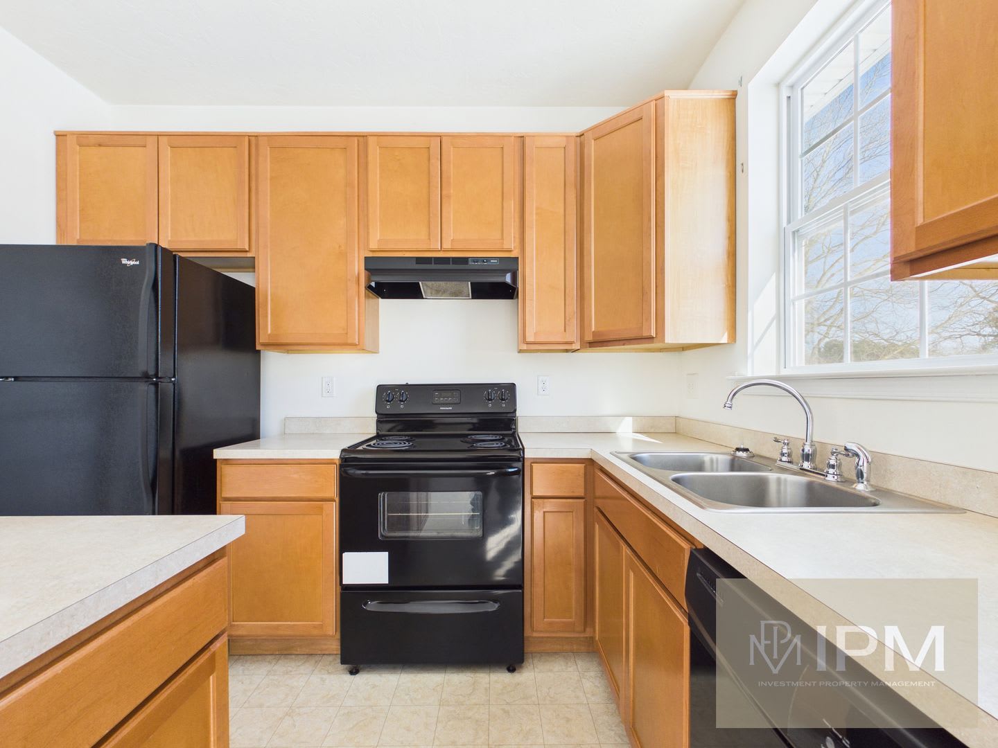 Spacious 3Br 2 5Ba Townhome Garage Basement Storage Spring Grove School District Community Amenities – photo 3