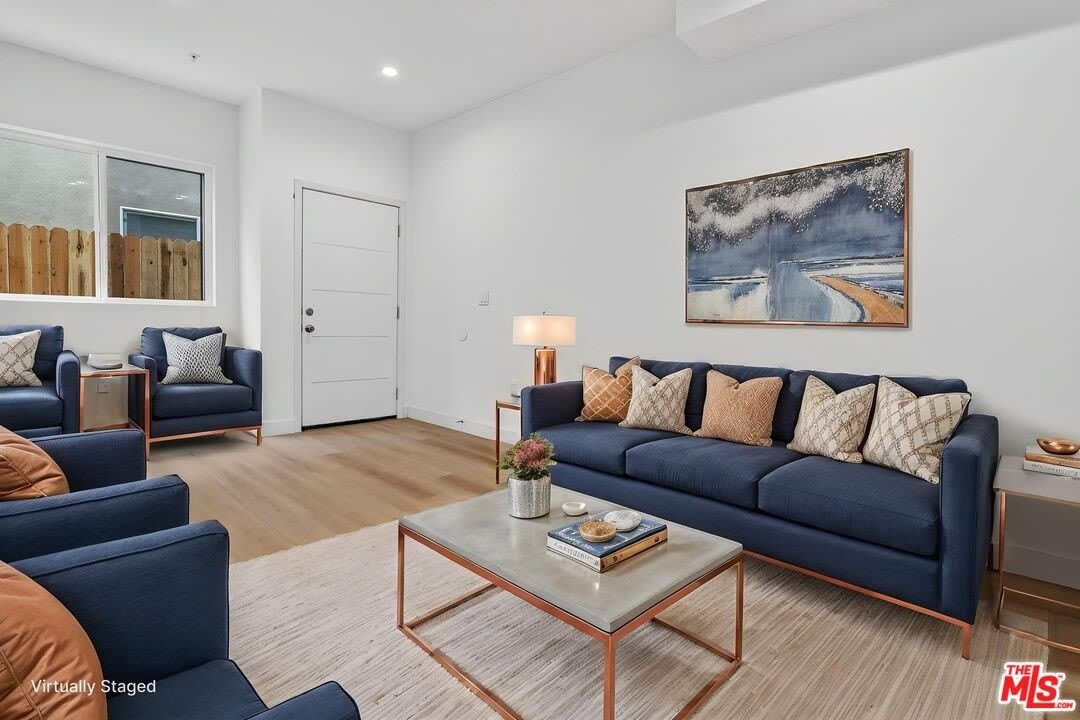 11446 Oxnard St – photo 2