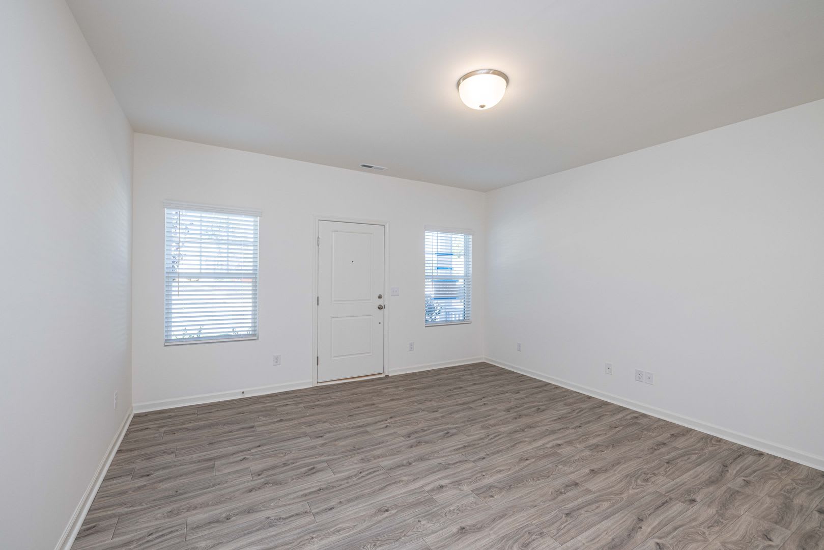 2Bd/2.5ba Townhome for Rent Near Downtown Mooresville – photo 4