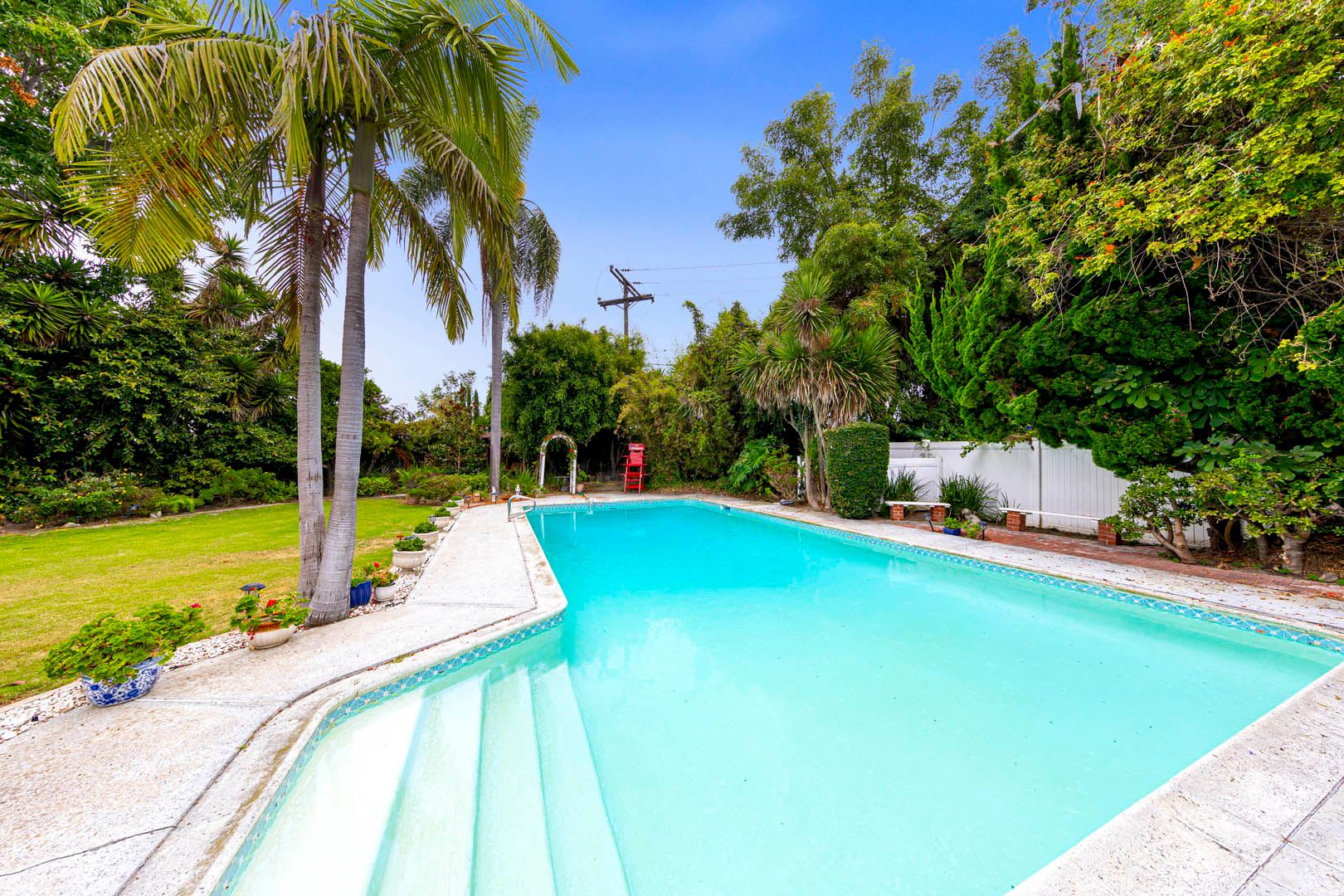 4 Bed 3 Bath Pool On Huge Lot – photo 2
