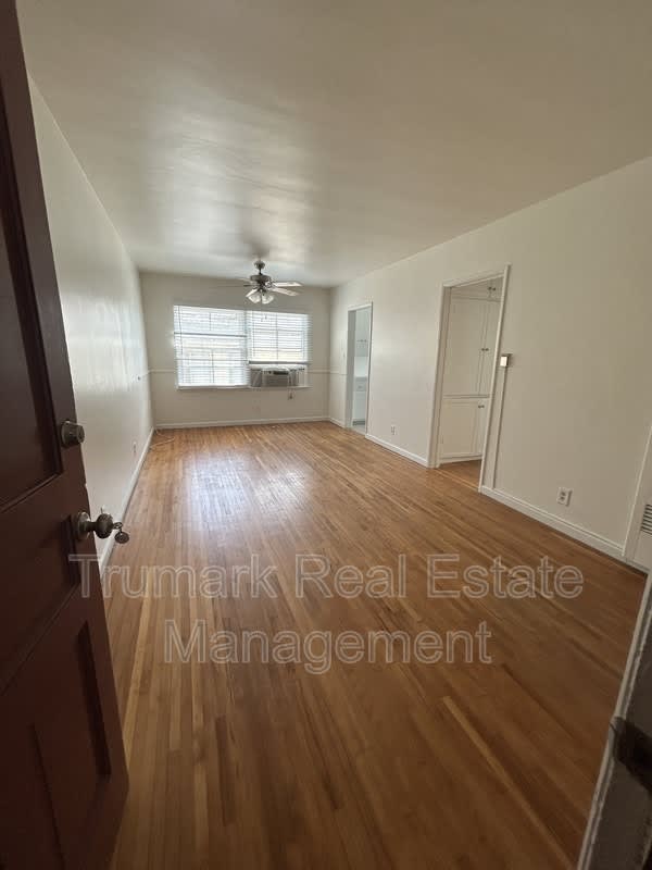 3739 Los Feliz Blvd – photo 1