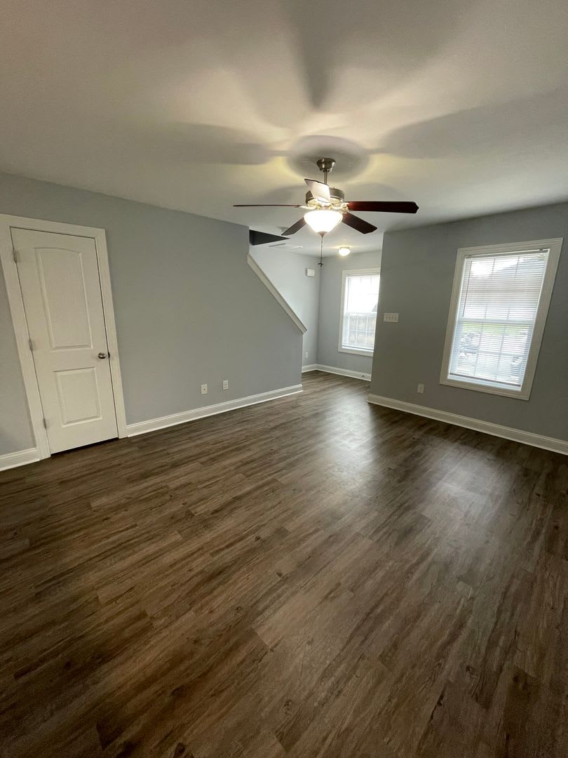 Like New Townhome! – photo 4