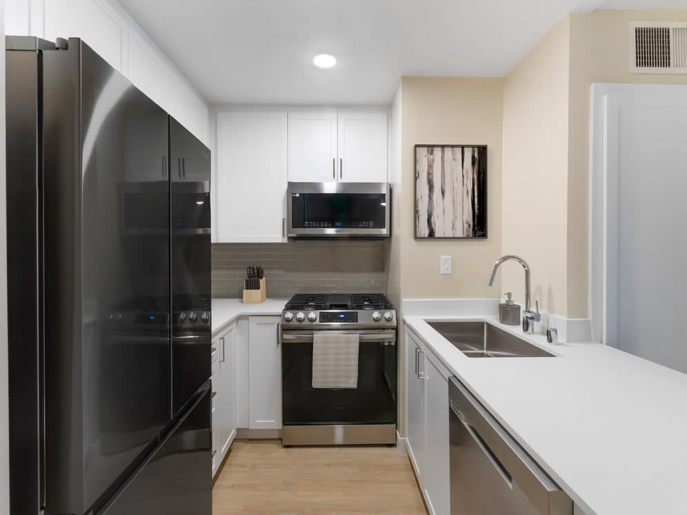 Avalon Burbank – photo 1