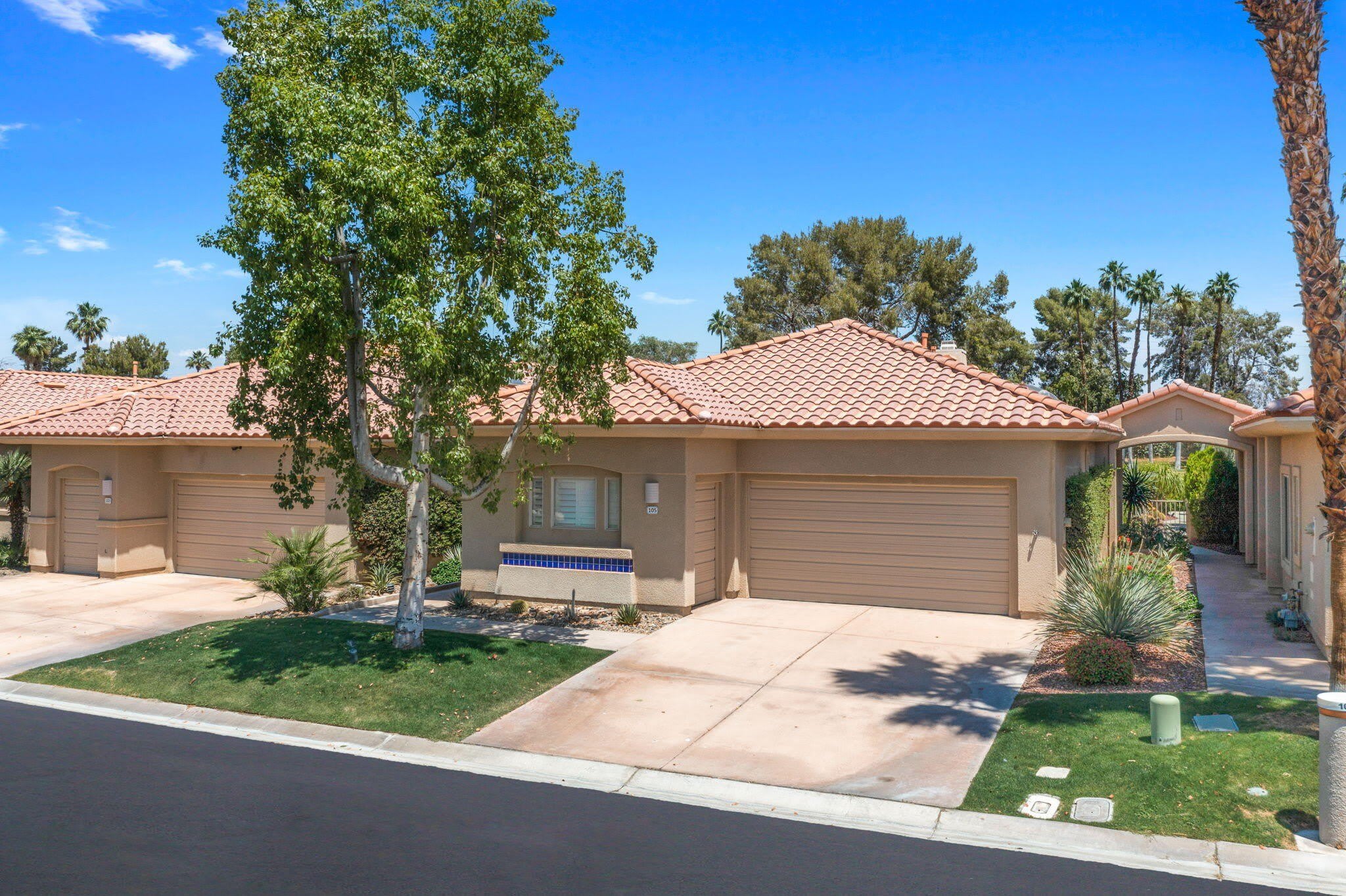 105 N Kavenish Drive – photo 1