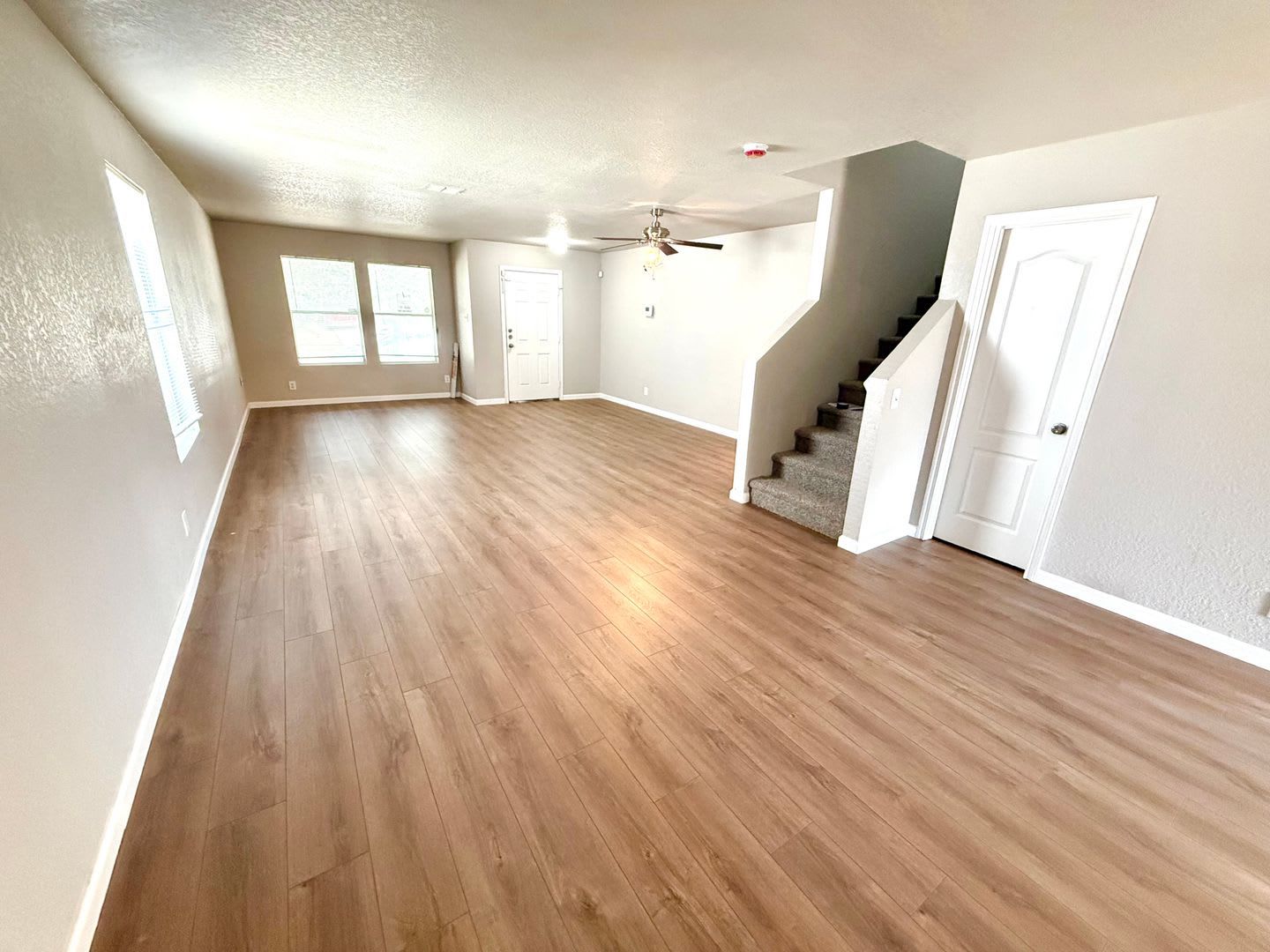 Spacious 3-Bedroom Home with Upstairs Loft & Fenced Backyard! – photo 3