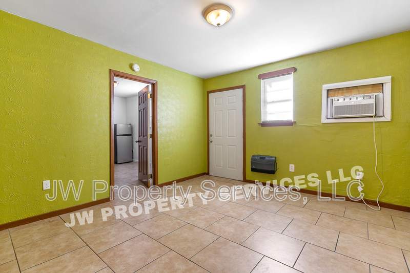 2633 Governor Nicholls – photo 4