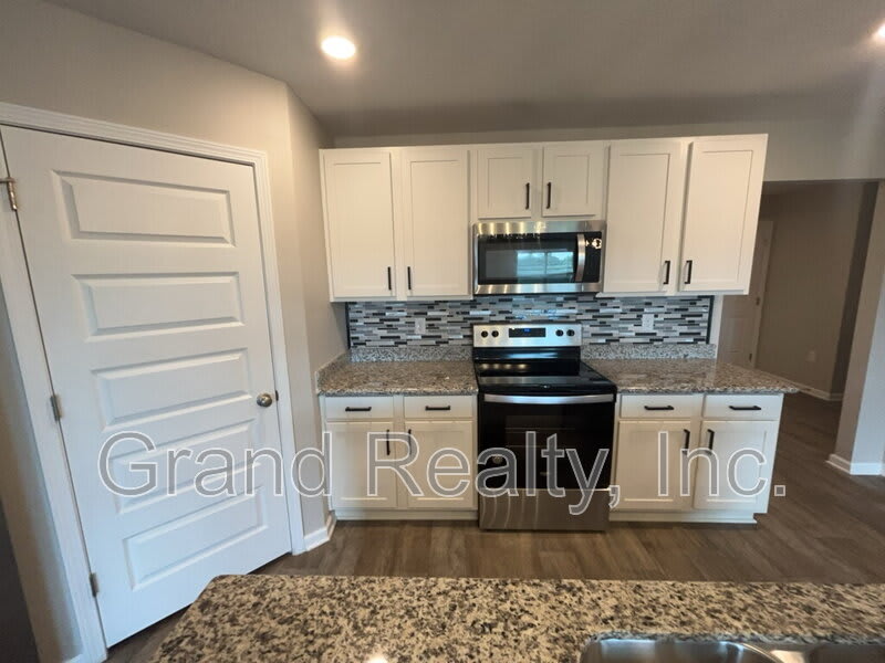 5583 Guinevere Lane – photo 5