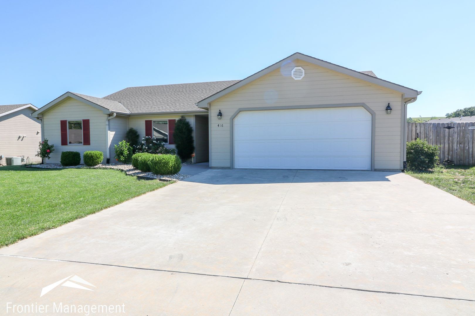 Beautiful 3 Bedroom Home In Great MHK Neighborhood! – photo 2