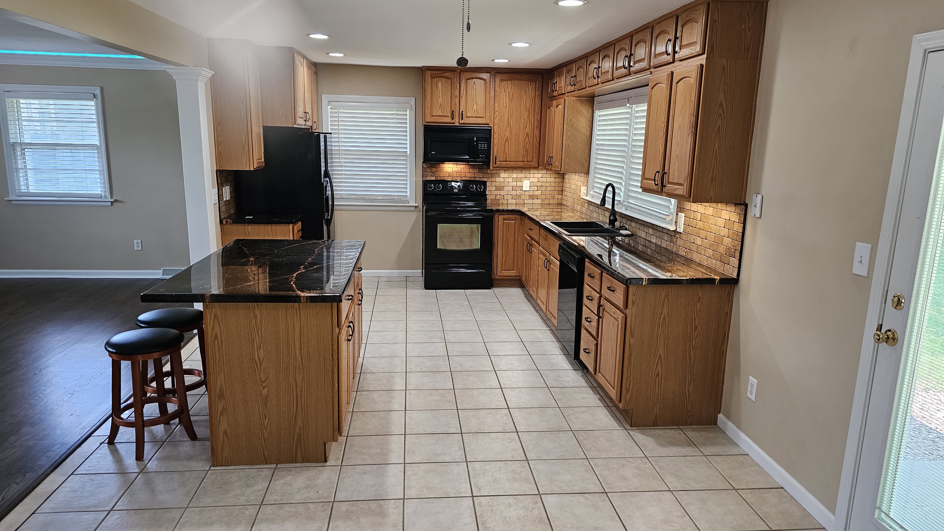 5830 Perry Lane – photo 4