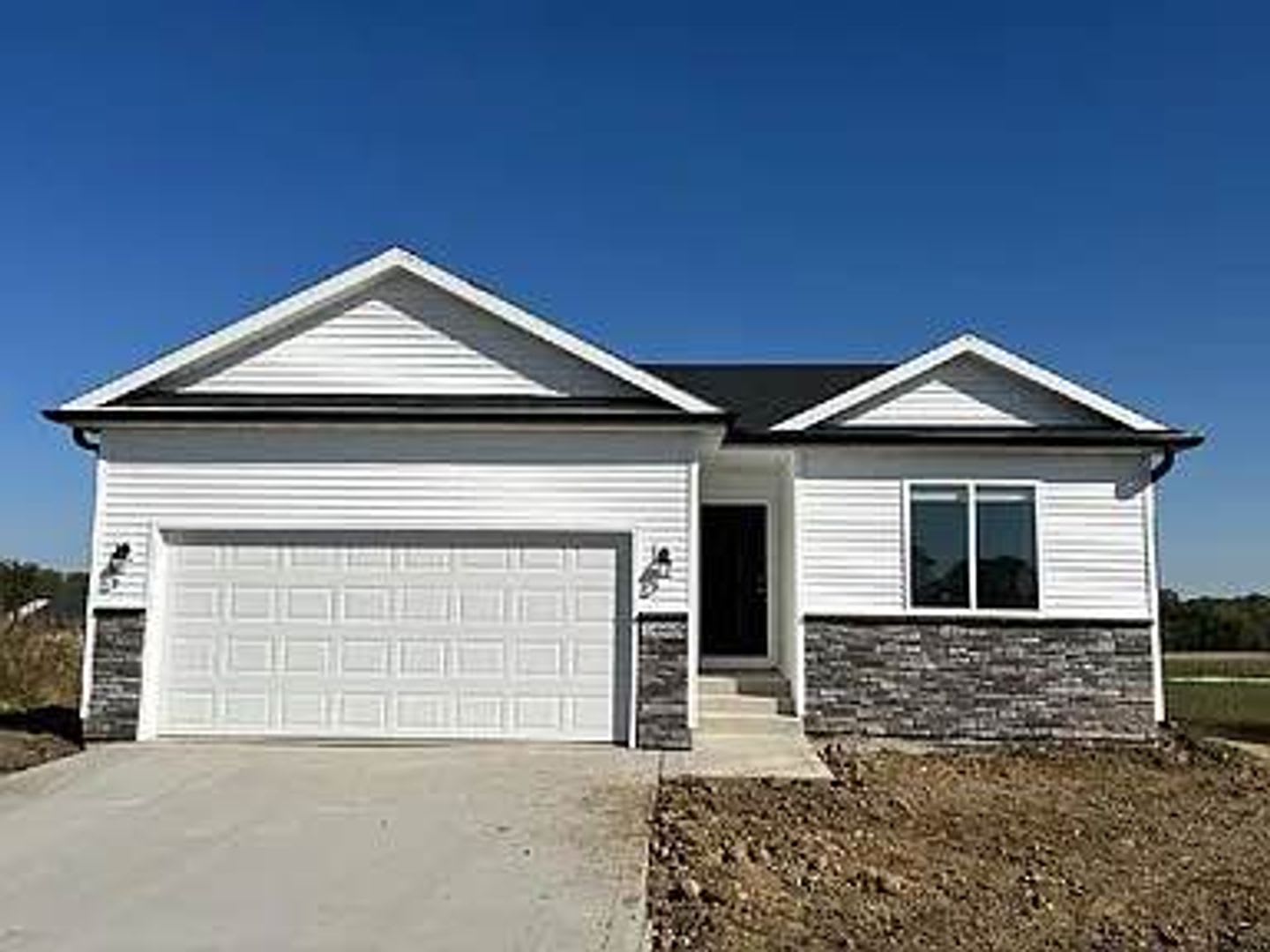 Spacious 4 Bedroom Home In Altoona Neighborhood – photo 2