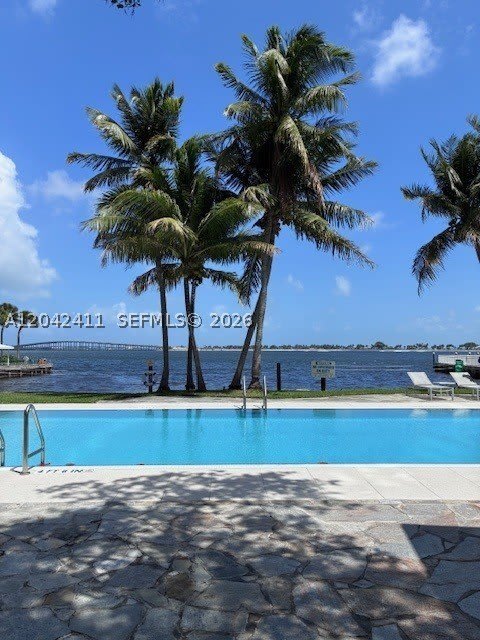 2025 Brickell Ave – photo 1