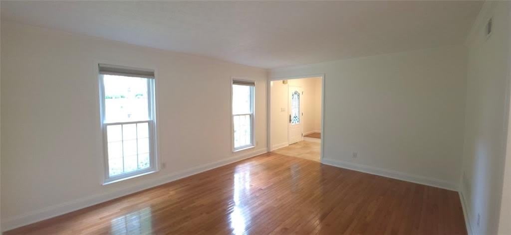 190 Barrington Drive E – photo 4