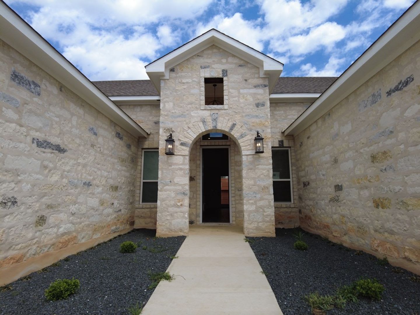 FOR LEASE!! – photo 2