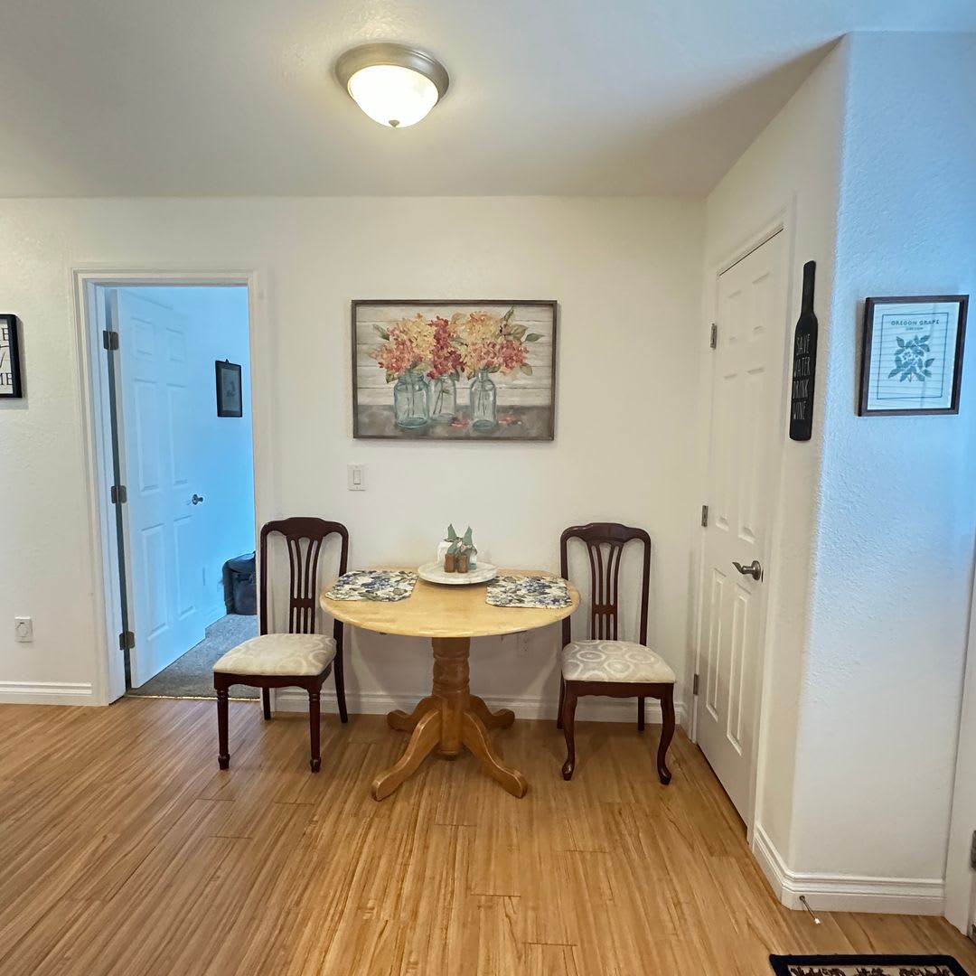 Courtyard Vista Cottage A Peaceful Retreat With Stunning Views And A Charming Courtyard 300 Utility Fee – photo 4