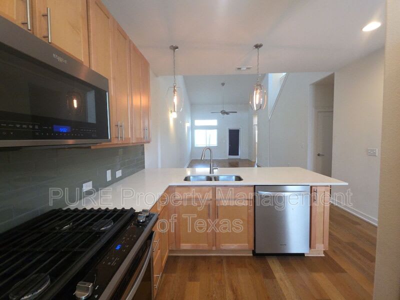 6800 Menchaca Rd – photo 4