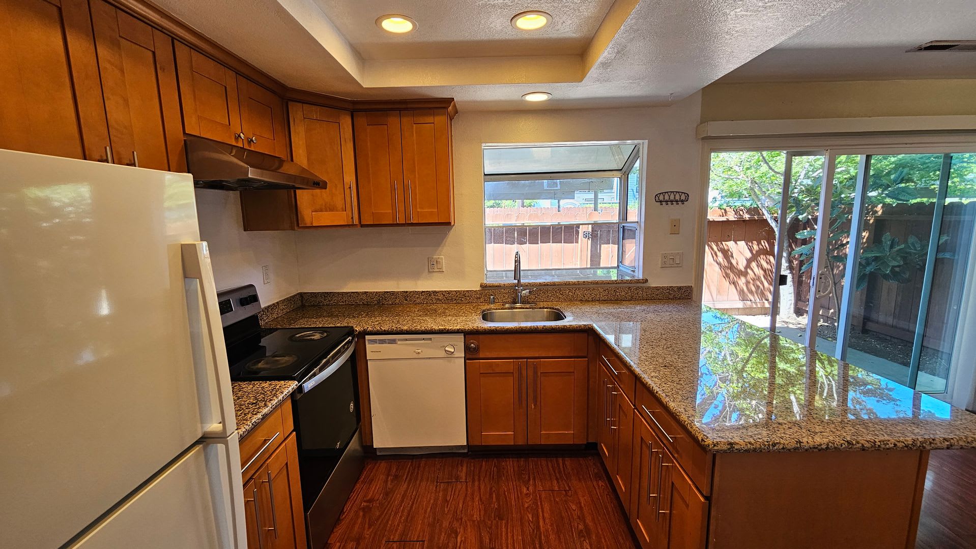 4 bedroom townhouse near Top Rated Pleasanton Schools – photo 3