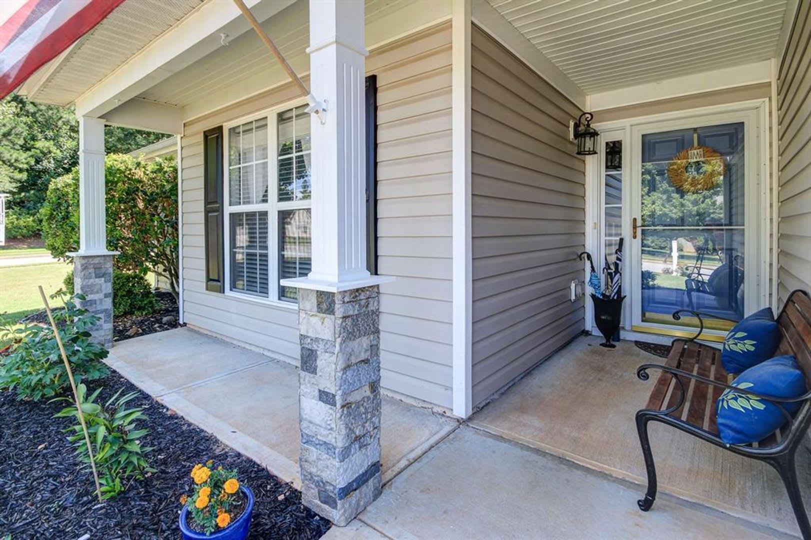 Charming 3 bed, 2 full bath home in Newnan! Must see! – photo 3