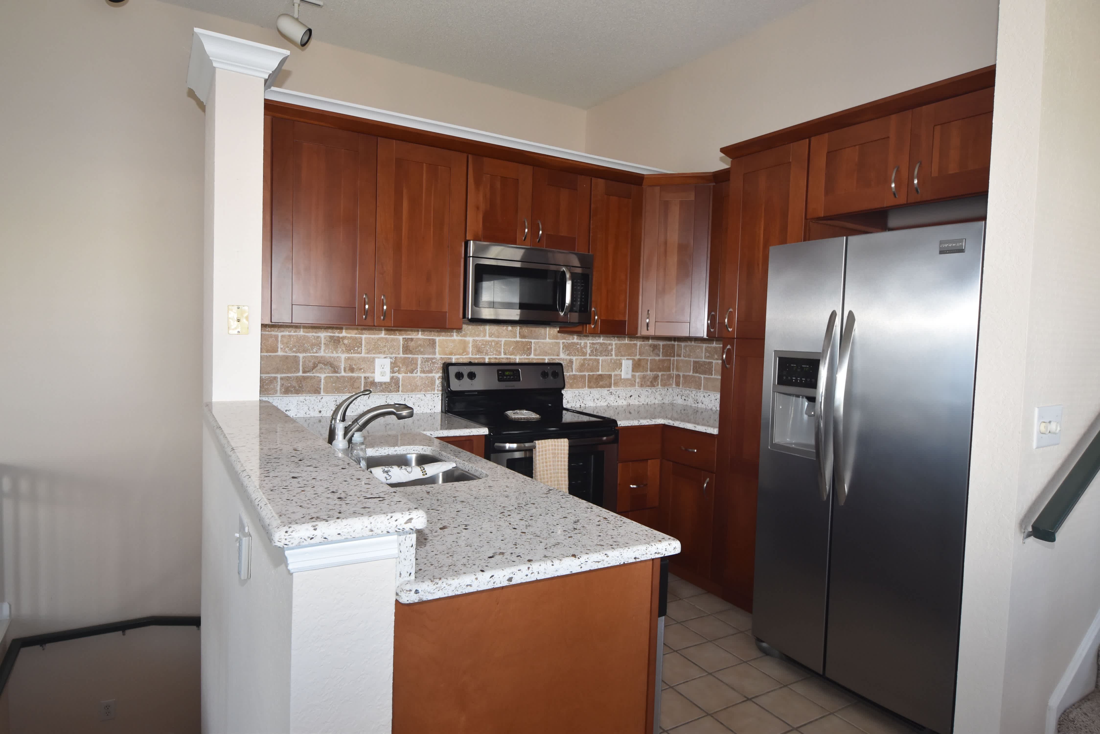 702 Coral Reef Dr – photo 2