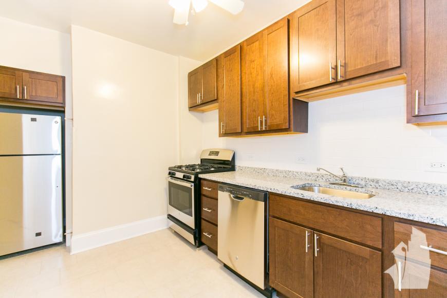 1609 W Berteau Ave – photo 2