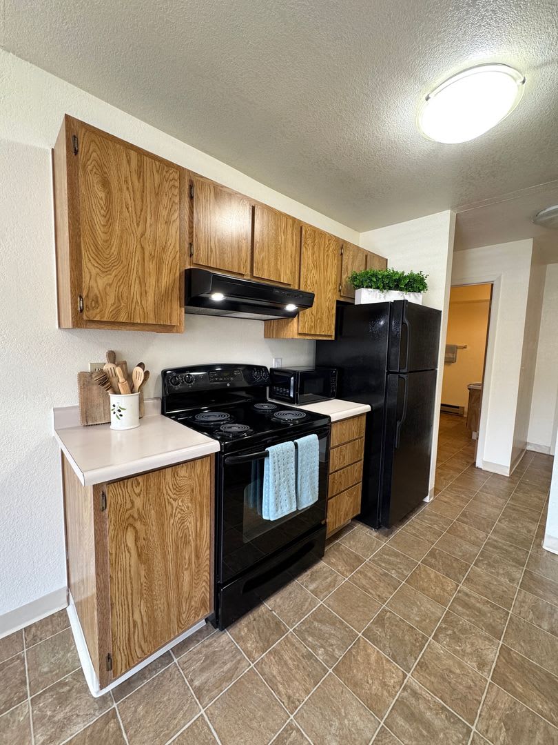 Great 1 bedroom condo just off Clear Acre Lane – photo 3