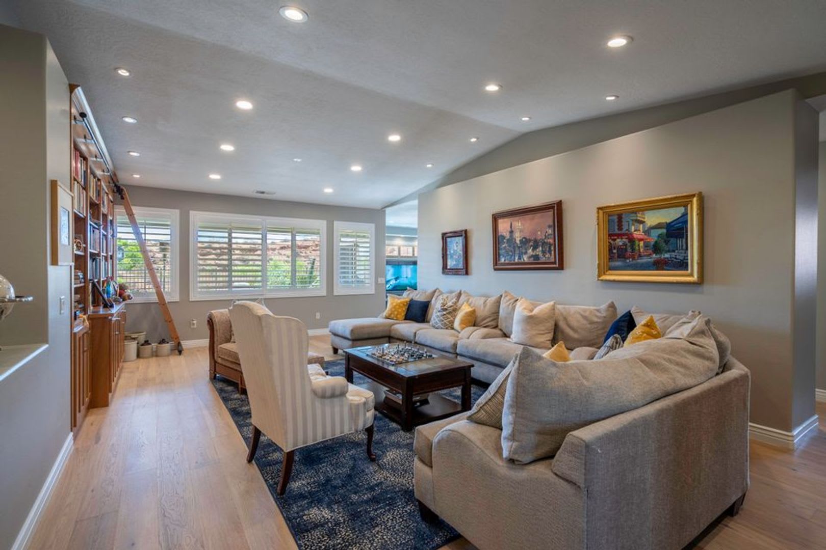Beautiful 5 Bedroom Home- One Level and Private Pool- Move in Special! – photo 2