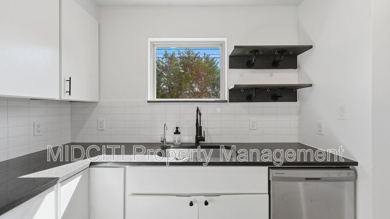 1198 Green Hill Dr – photo 5