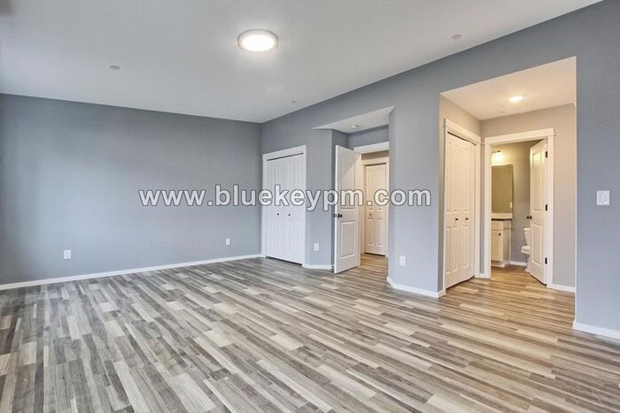 320 East 7th Street – photo 5