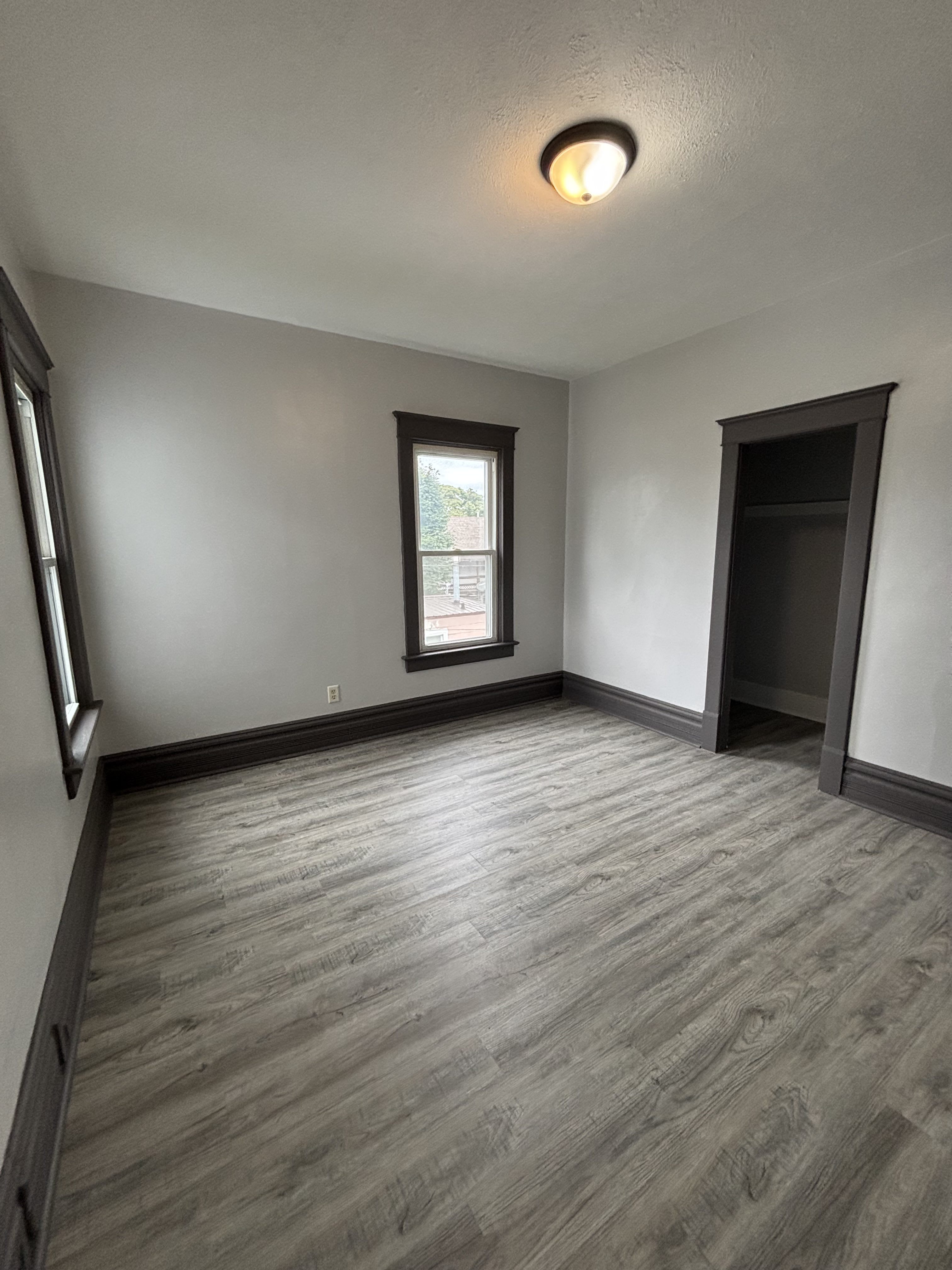 411 S 10th St – photo 1