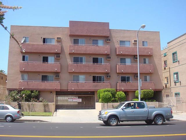 1325 S Hoover St – photo 1