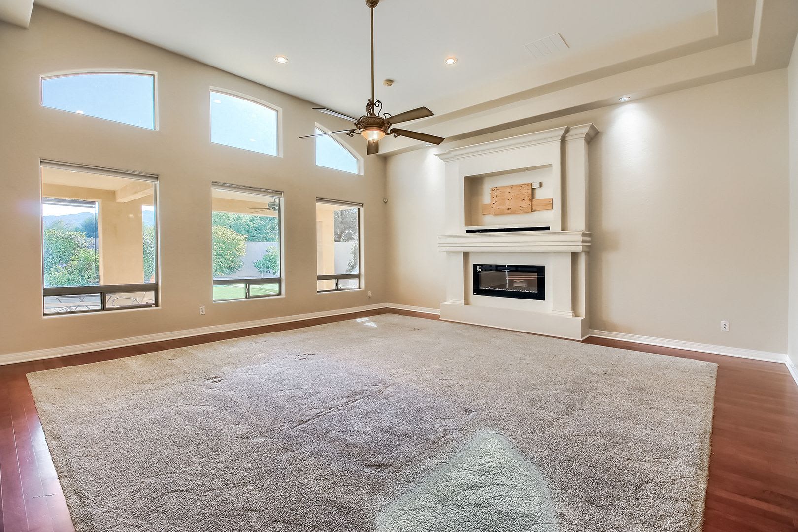 4 bedroom, 2.5 bath house with pool and putting green – photo 1