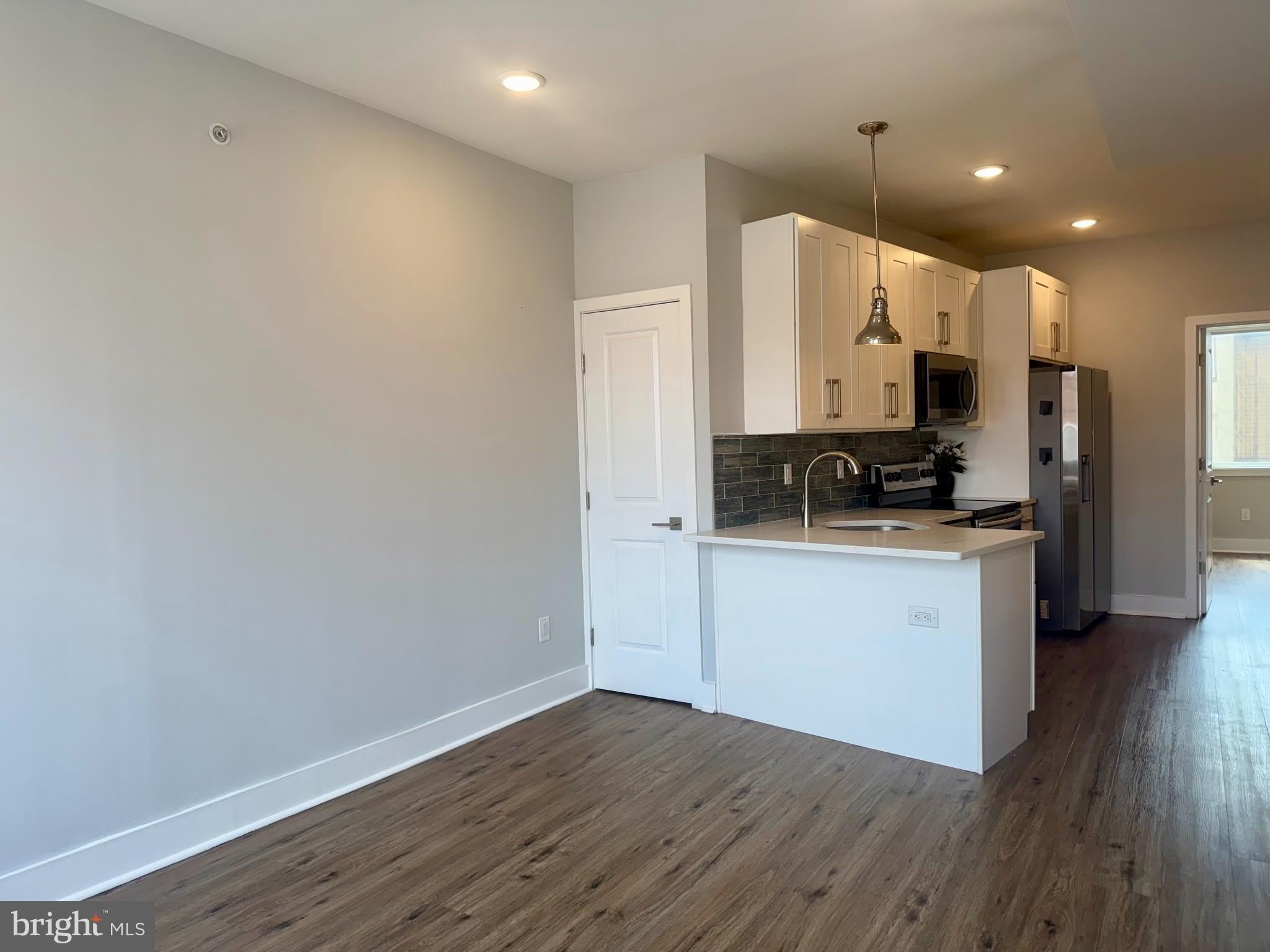 2425 FRANKFORD Avenue – photo 5