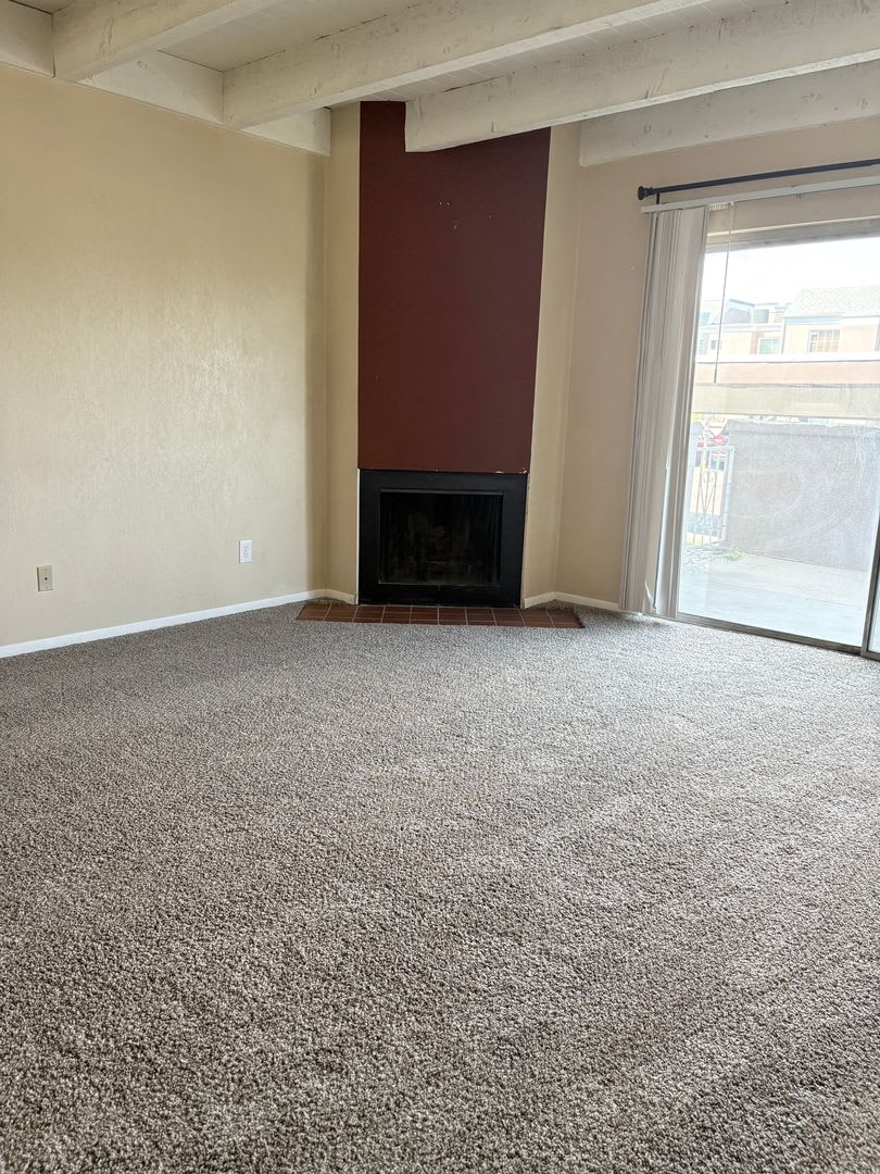 2 Bedroom Lower Level Unit All Utilities Included Off Academy – photo 4