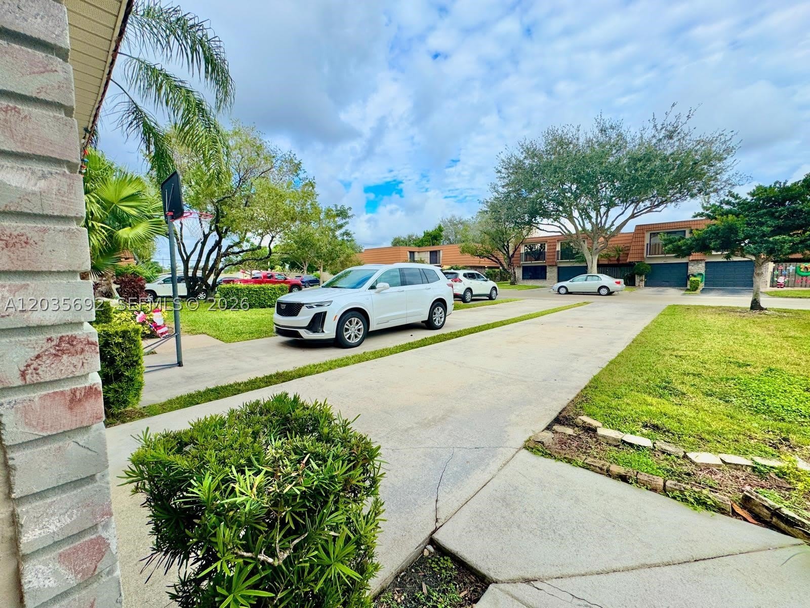 1415 SW 110th Way – photo 2