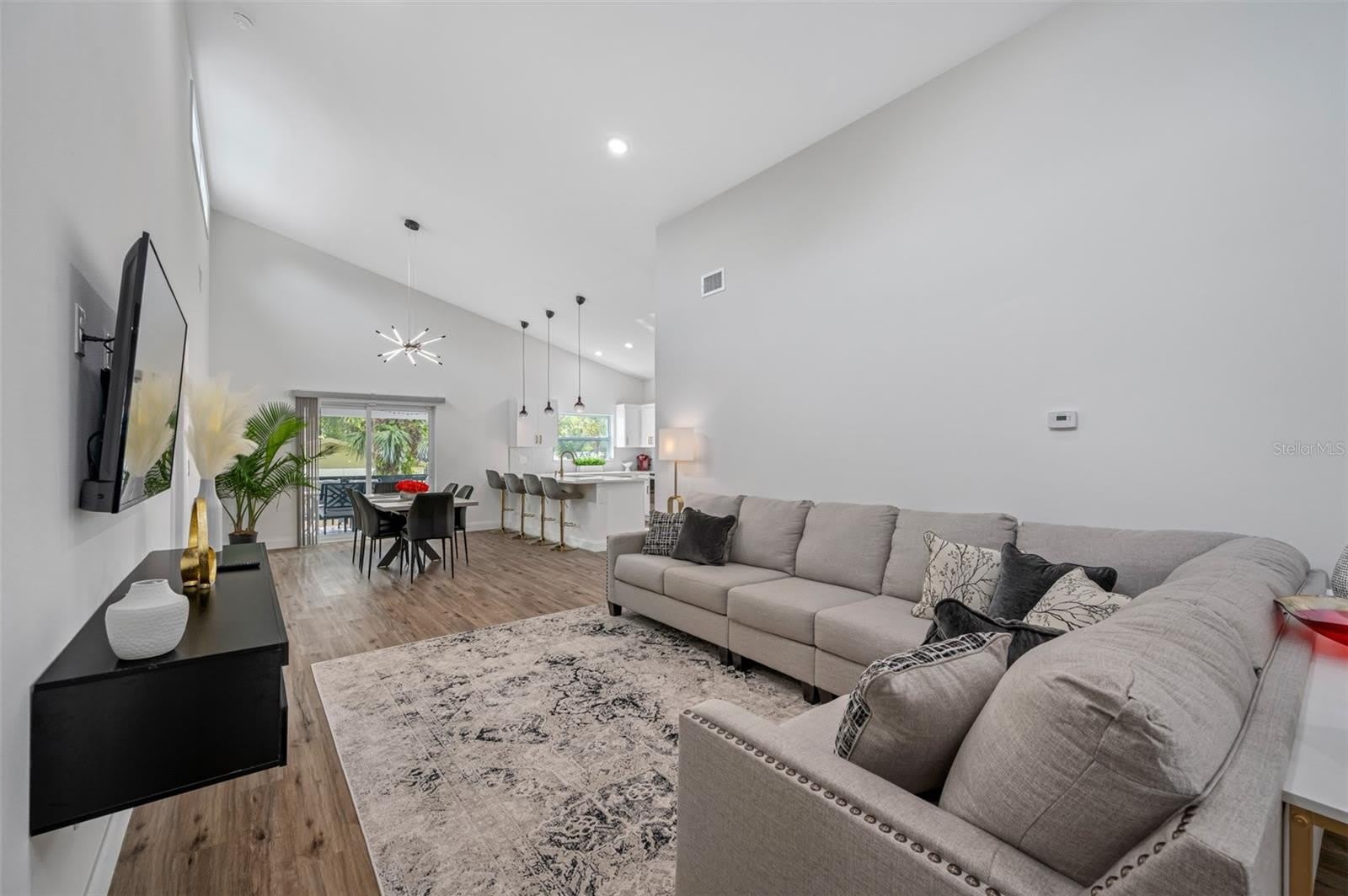 3717 E CLIFTON Street – photo 4