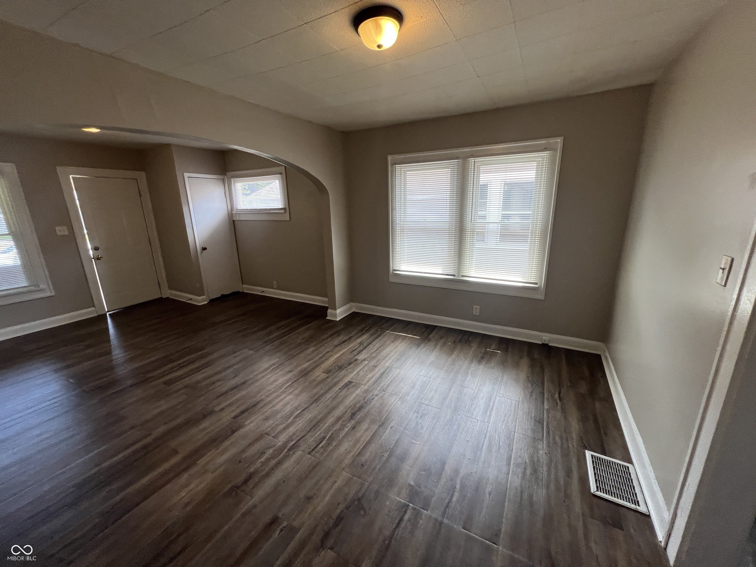 894 N Gladstone Avenue – photo 5