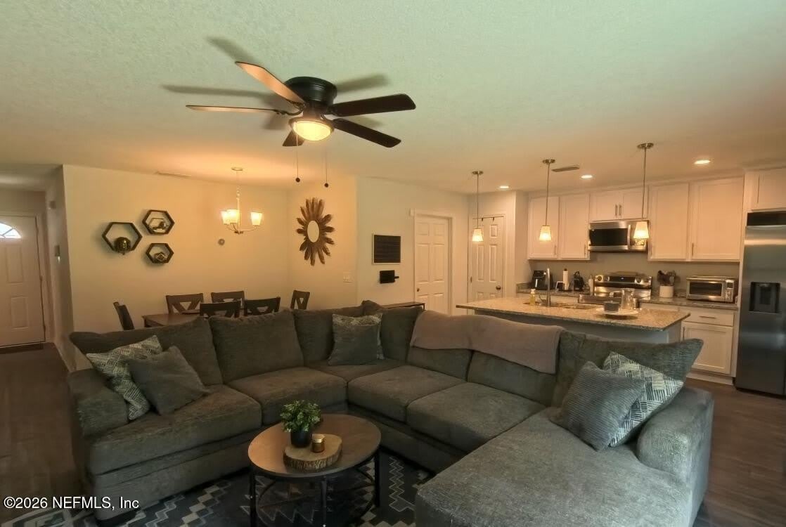 8352 HEWITT Street – photo 5